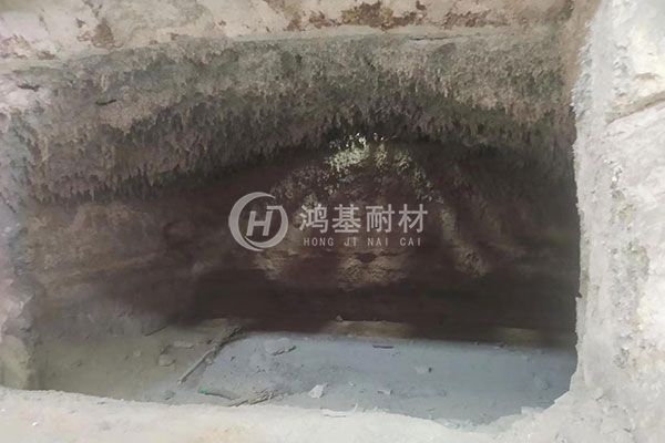 耐火材料浇注料脱落原因