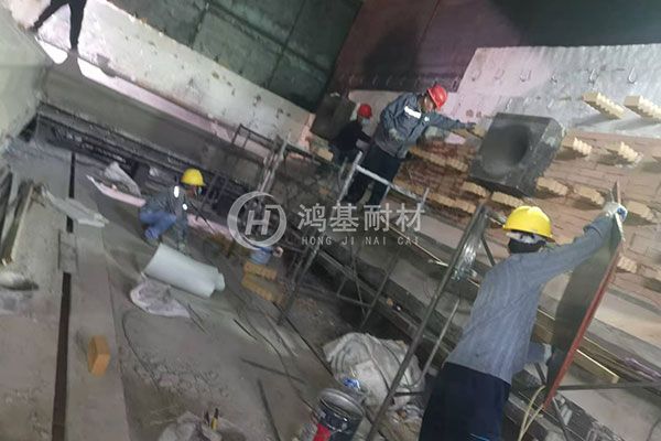 熔铝炉炉底施工