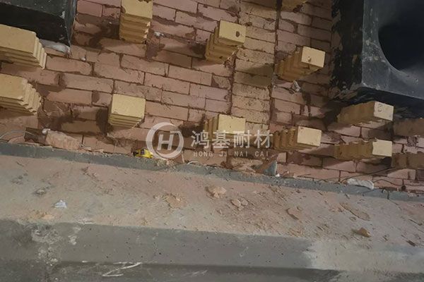 熔铝炉喷火口改造