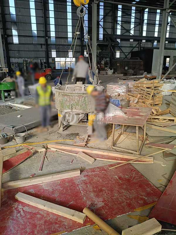 铝熔炼炉施工现场