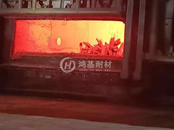 45吨双室熔铝炉试产