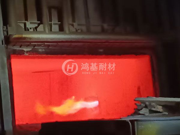 45吨双室熔铝炉试产